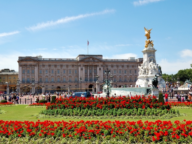 LONDON Buckingham Palace shutterstock_14445784