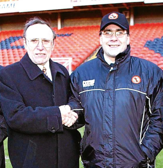Eddie Thompson greets Ian McCall upon his arrival at Tannadice in 2003.