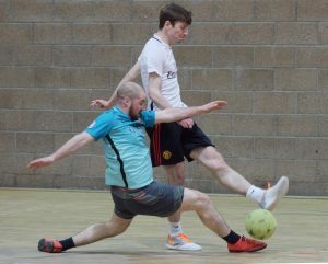 Doghouse Andy Martin pursues Iain MacLellan. PICTURE IAIN FERGUSON, THE WRITE IMAGE. F12 Indoor Football 3no IF