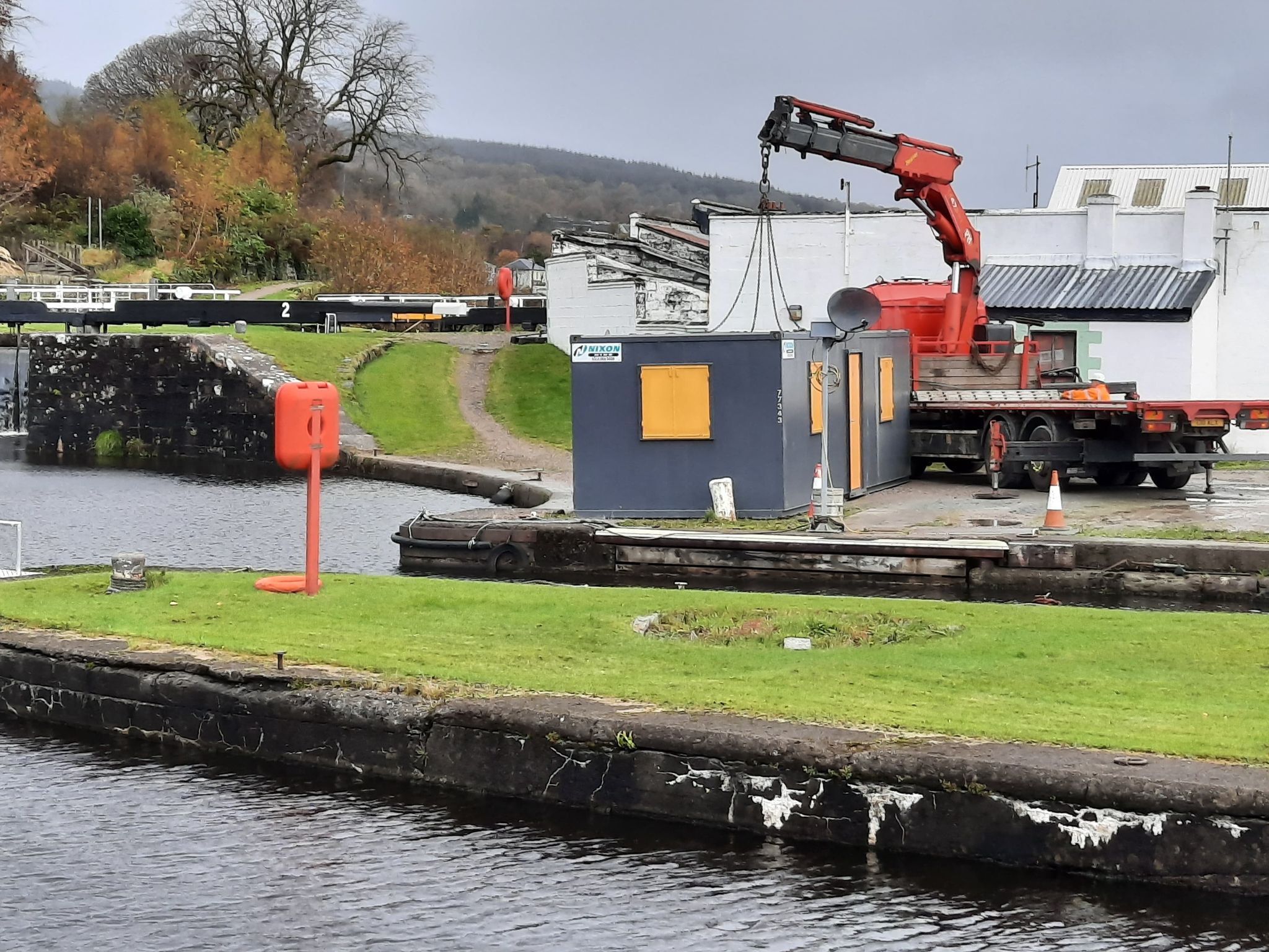 work-begins-to-replace-canal-lock-gates-argyllshire-advertiser