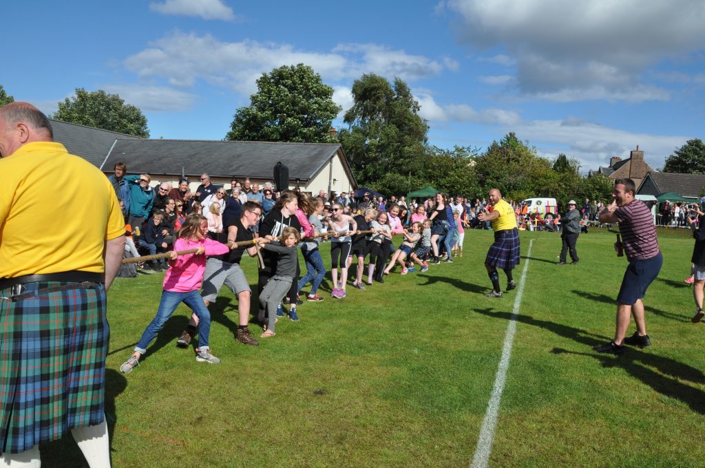 Sun shines as Brodick Highland Games pulls in record crowds - Arran Banner