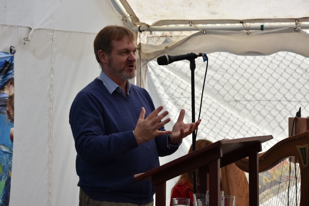 Scottish Environment Protection Agency's chief executive Terry A'Hearn praised the conservation work of COAST and the community involvement on Arran.