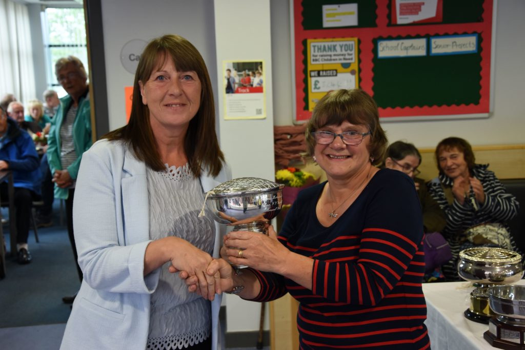 Margaret Whyte presents Sonia Harding with the new Mairi Turnbull Memorial Trophy for the best pot lilium in the show.