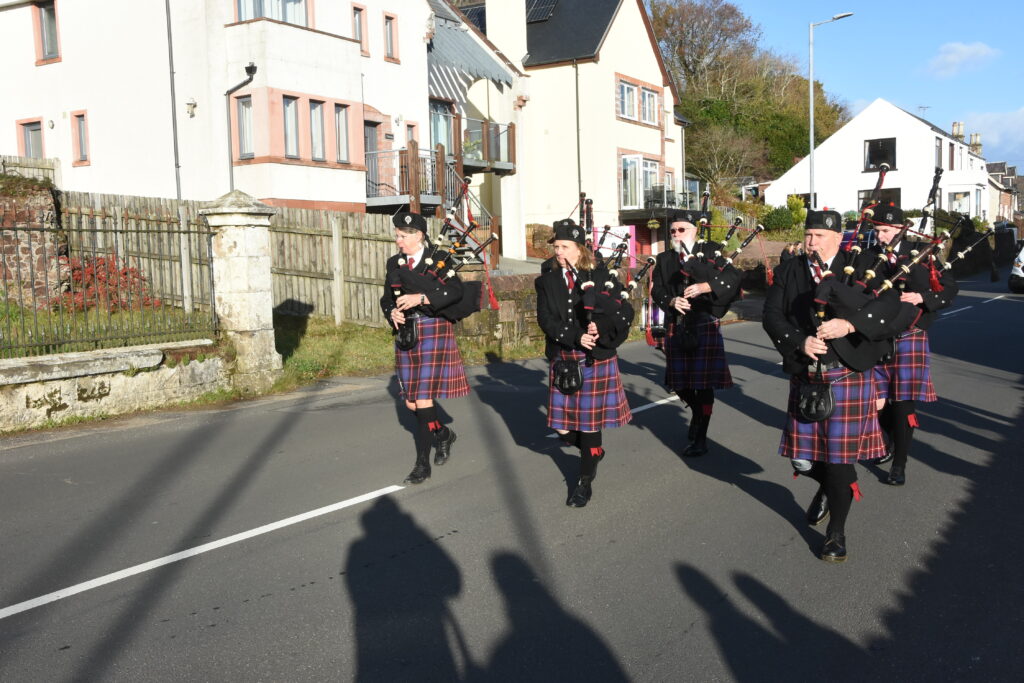 The Arran Pipe Band lead the parade.
