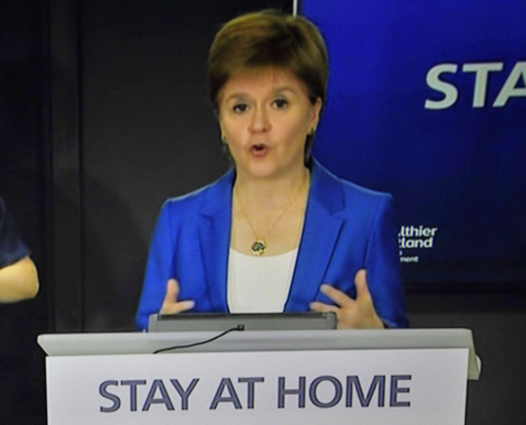 Plea for shoppers to start wearing face coverings – Sturgeon Plea for shoppers to start wearing face coverings – Sturgeon