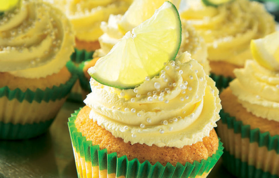 Cupcakes with gin and tonic whipped cream on the top with lemon wedges