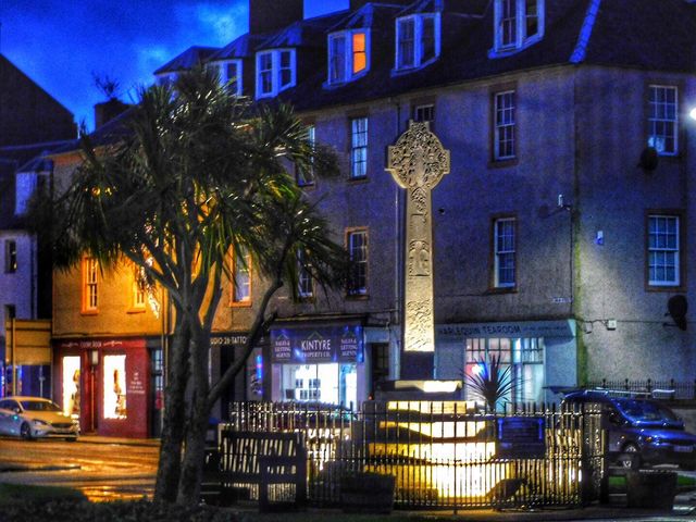 Aileen Gillies submitted this photograph of Campbeltown Cross.