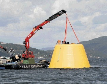 INNOVATIVE: One of the successful subsea technologies funded by ITF members, the SWIT (Subsea Water Injection and Treatment) system, being lowered on to the seabed