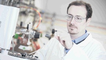 EYES TO THE FUTURE: Gas2's Dr Stephen Mitchell at work in the company’s Aberdeen laboratory