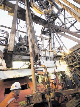 APPRAISAL: The Sedco 704 rig found oil and gas-bearing sands at East Fyne