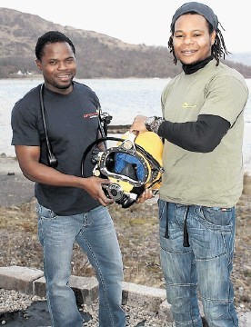 SATURATION DIVERS: Antonio Quetes, left, and Antonio Njiva, at the centre