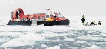 Norwegian research hovercraft Sabvabaa is bound for the North Pole