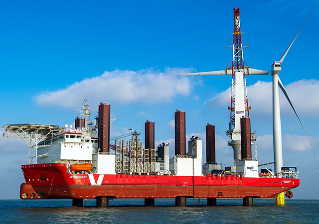Windfarm construction ship MPI Discovery