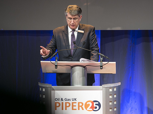 Malcolm Webb addresses delegates at Piper 25.