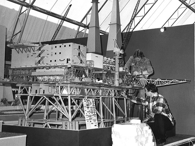 Ian Forbes (left) and Richard Pirie with their model of the world's largest steel oil platform at McDermott's stand in 1977