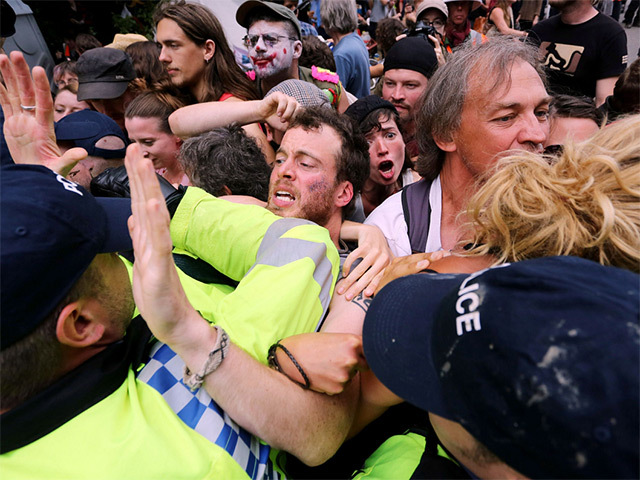 Protesters clash with police outside Cuadrilla's operation in Balcombe