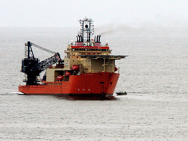 Vessel carrying the Super Puma wreckage