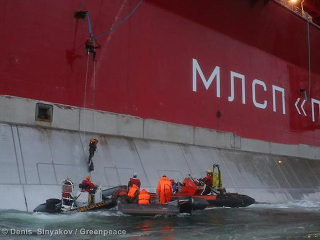 Greenpeace activists climb the rig. Pic: Denis Sinyakov/Greenpeace via Twitter