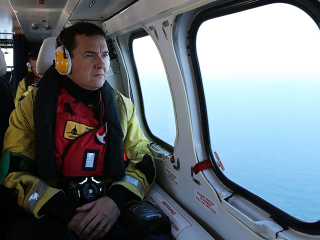 Chancellor George Osborne flies to the North Sea on a Super Puma AS332L