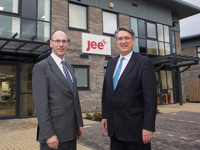 Malcolm Webb (r) with Jee managing director Trevor Jee