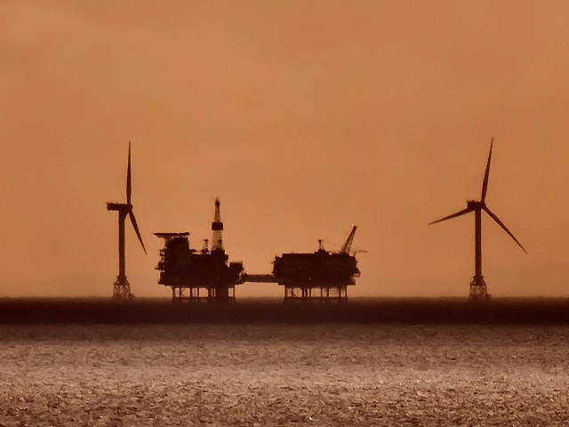 Falling confidence in the UK’s business environment could put £450 billion of North Sea economic growth by 2040 at risk, new research from Offshore Energies UK (OEUK) has warned.