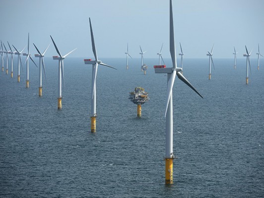 Which offshore wind projects are eligible for the UK's AR7 auction?