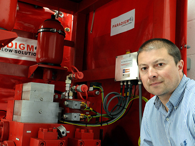 Managing director of Paradigm Flow Solutions, Rob Bain, with the Pipe-Pulse system