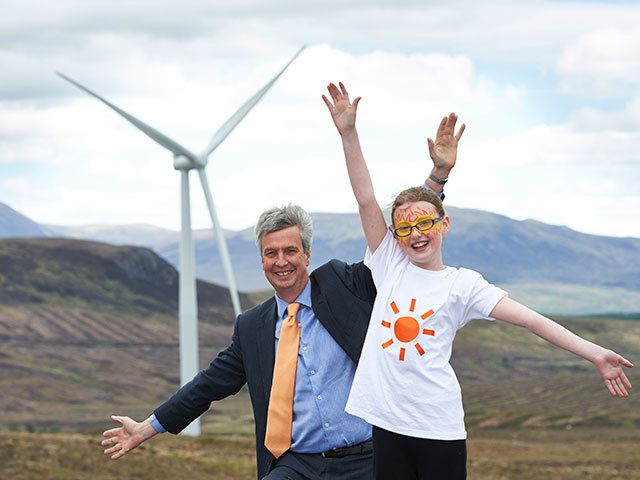 Zoe Bodwell, of Strathgarve Primary, with Eneco's UK director Guy Madgwick