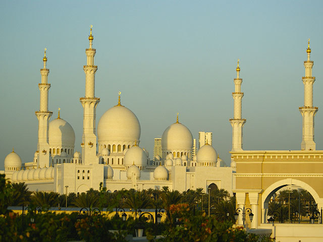 A mosque under a blue sky