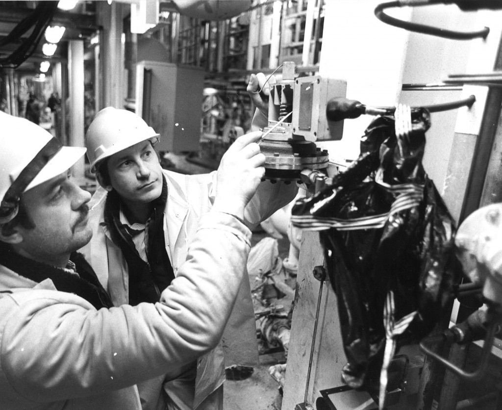 Chas Wight and Jim Tetlow hook-up the Northwest Hutton platform in 1983
