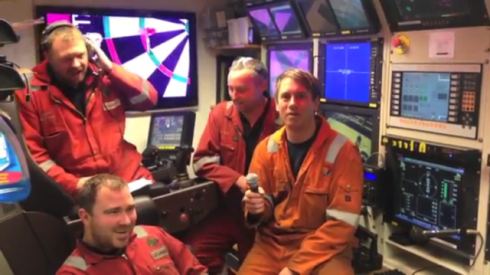 Video: Oil workers have created an alternative Christmas video