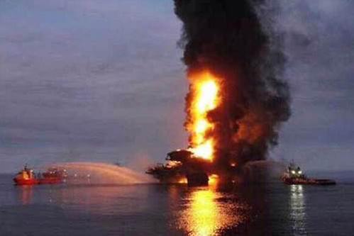 Four people died following the fire on the Pemex platform