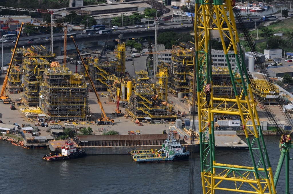 Modules being constructed at Brasa shipyard, Brazil for twin FPSOs Cidade de Marica and Cidade de Saquarema.
Sobrevôo ao site do Estaleiro Brasa em Abril 2015