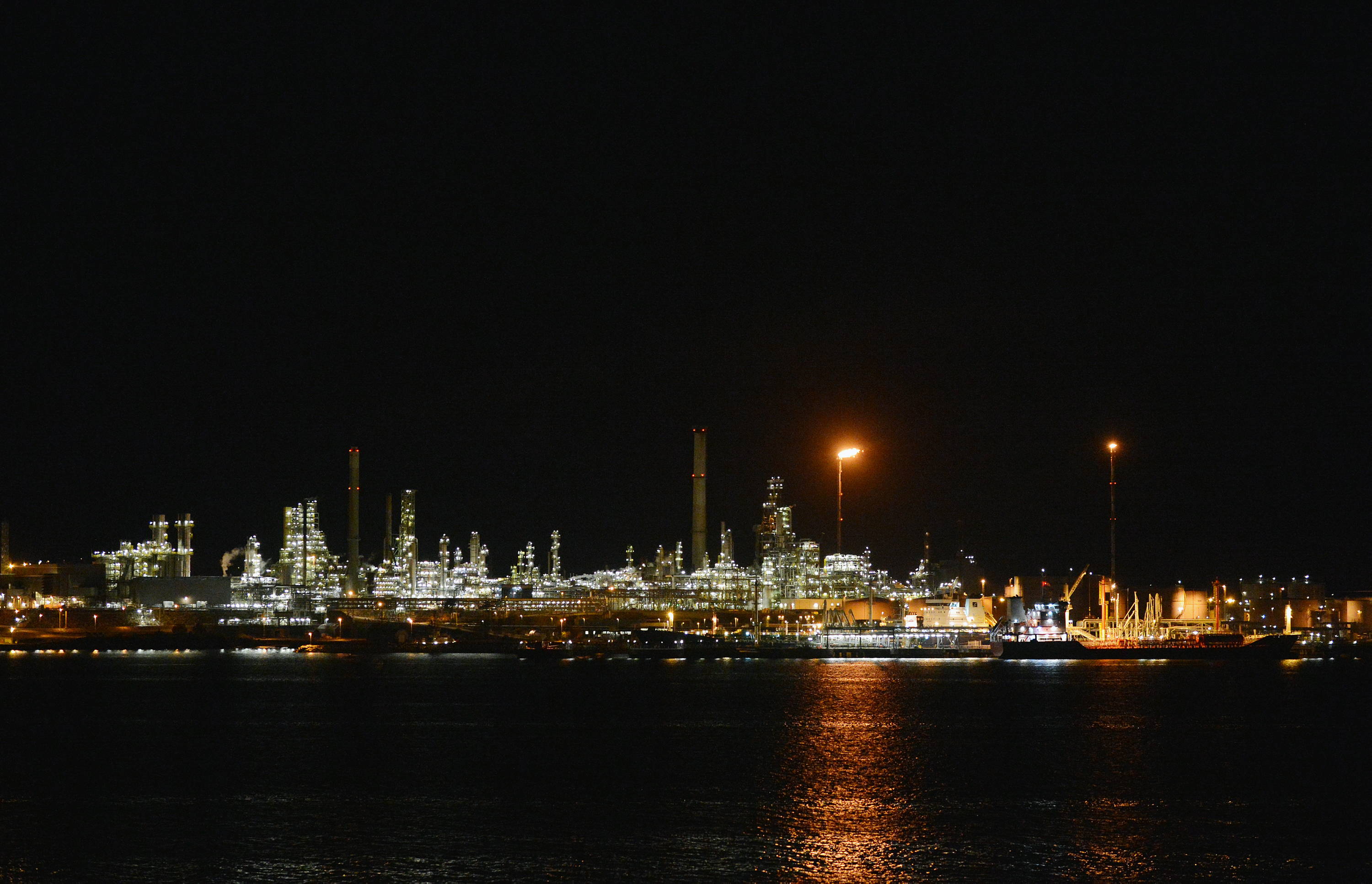 fire Equinor refinery