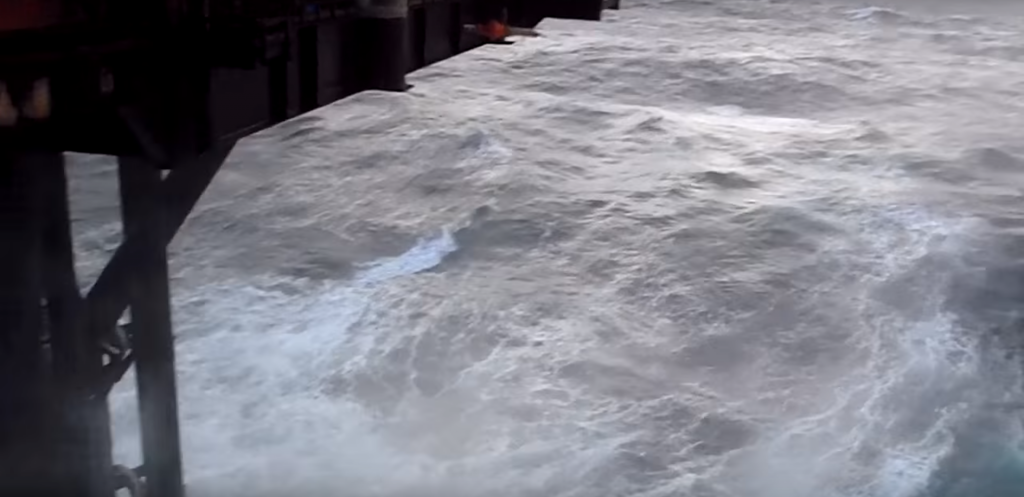 Video: Huge waves have been captured in the North Sea