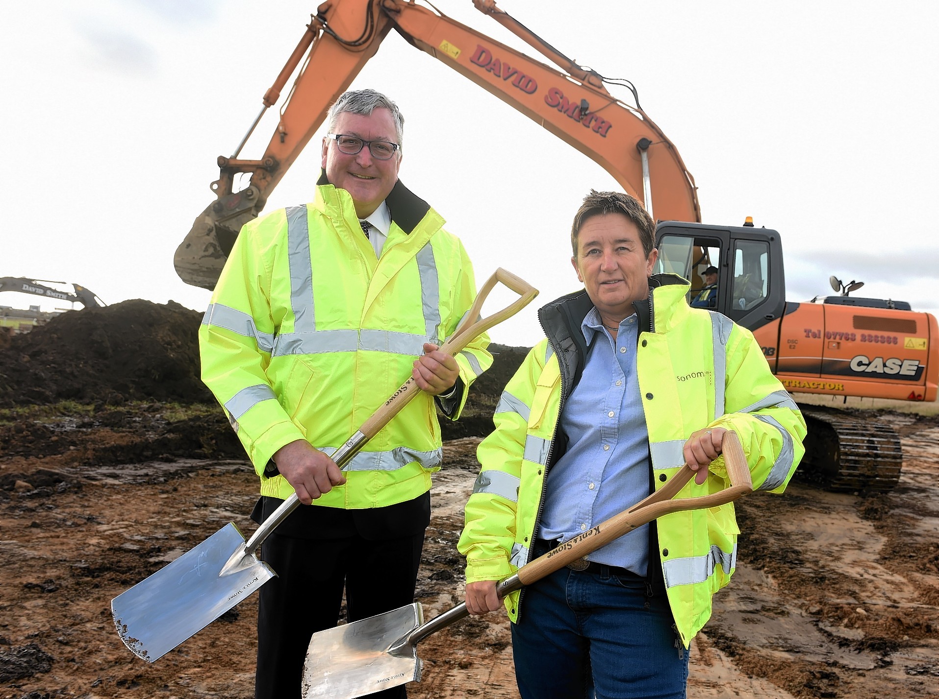 Energy Minister Fergus Ewing and Tracy Anderson, RAIS division manager at Sonomatic.