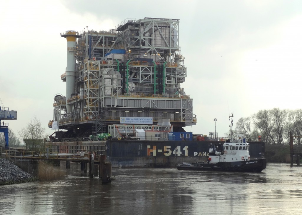 The new Montrose Bridge Linked Platform (BLP) topsides has sailed out from the Heerema Fabrication Group's Zwijndrecht yard 12 miles south of Rotterdam.