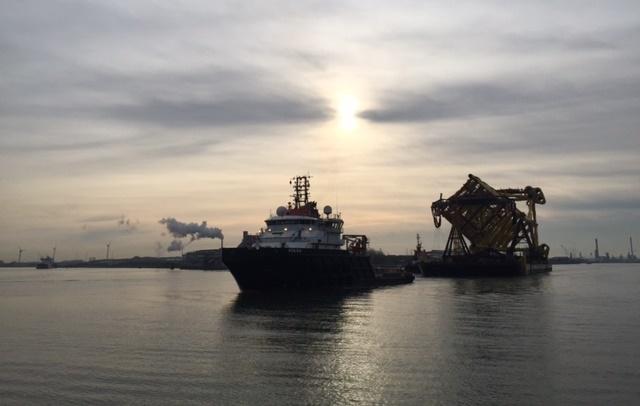 The wellhead platform on its sail away from the Netherlands