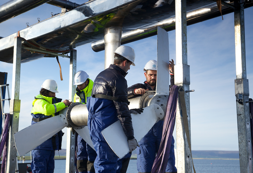 Magallanes' test turbine being installed at Emec