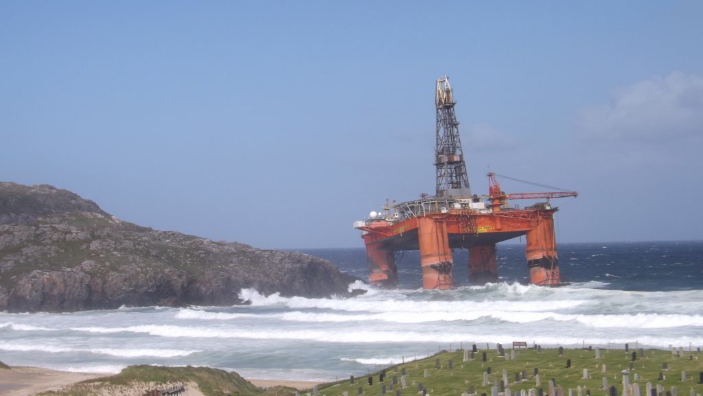 Transocean's drilling rig aground