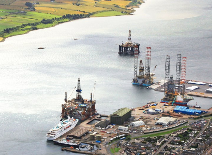 The Maersk Reacher and Highlander vessels at Invergordon