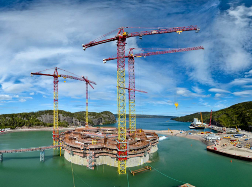 Construction of the Hebron platform's gravity based structure