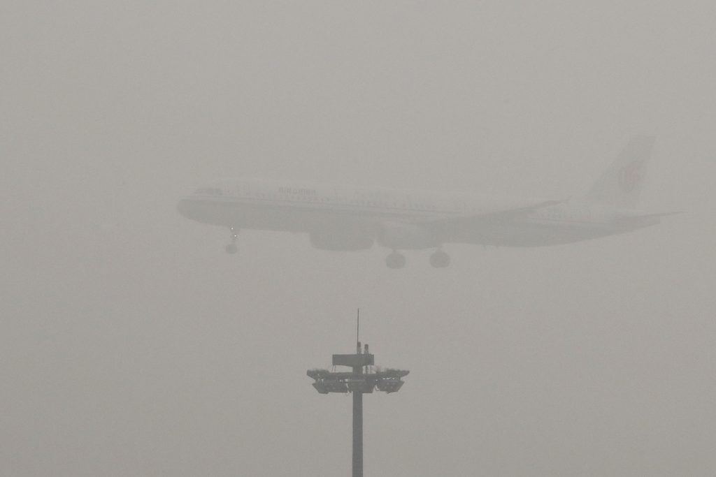 China smog triggers warning