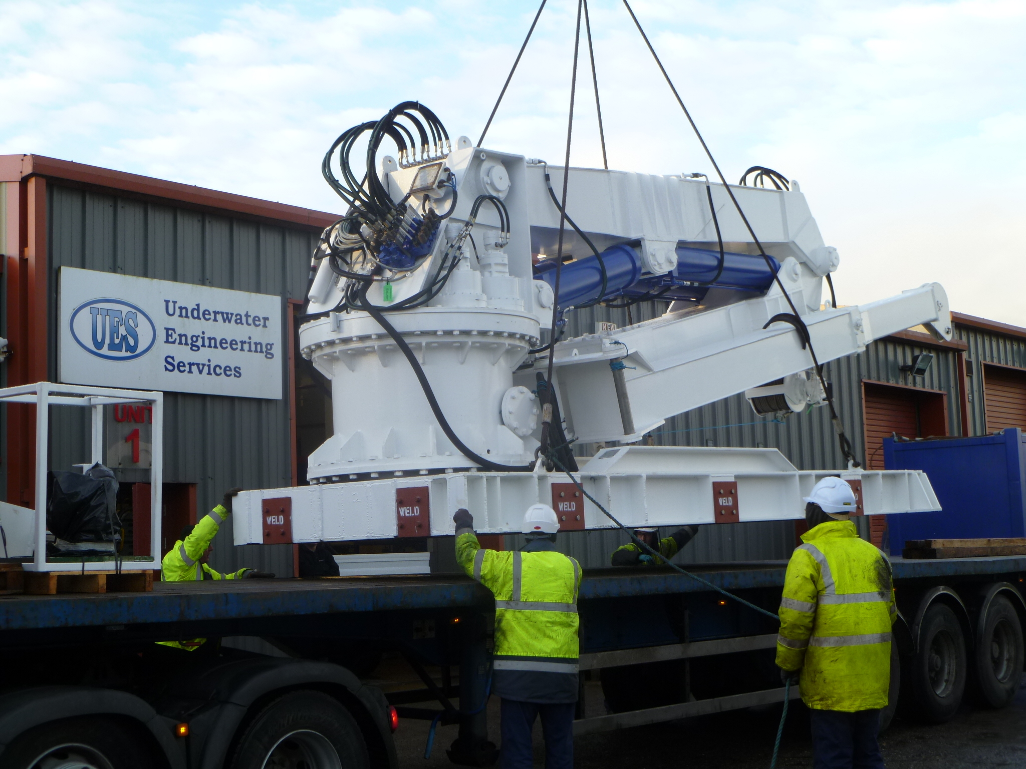 UES engineers complete the refurbishment of client’s marine crane