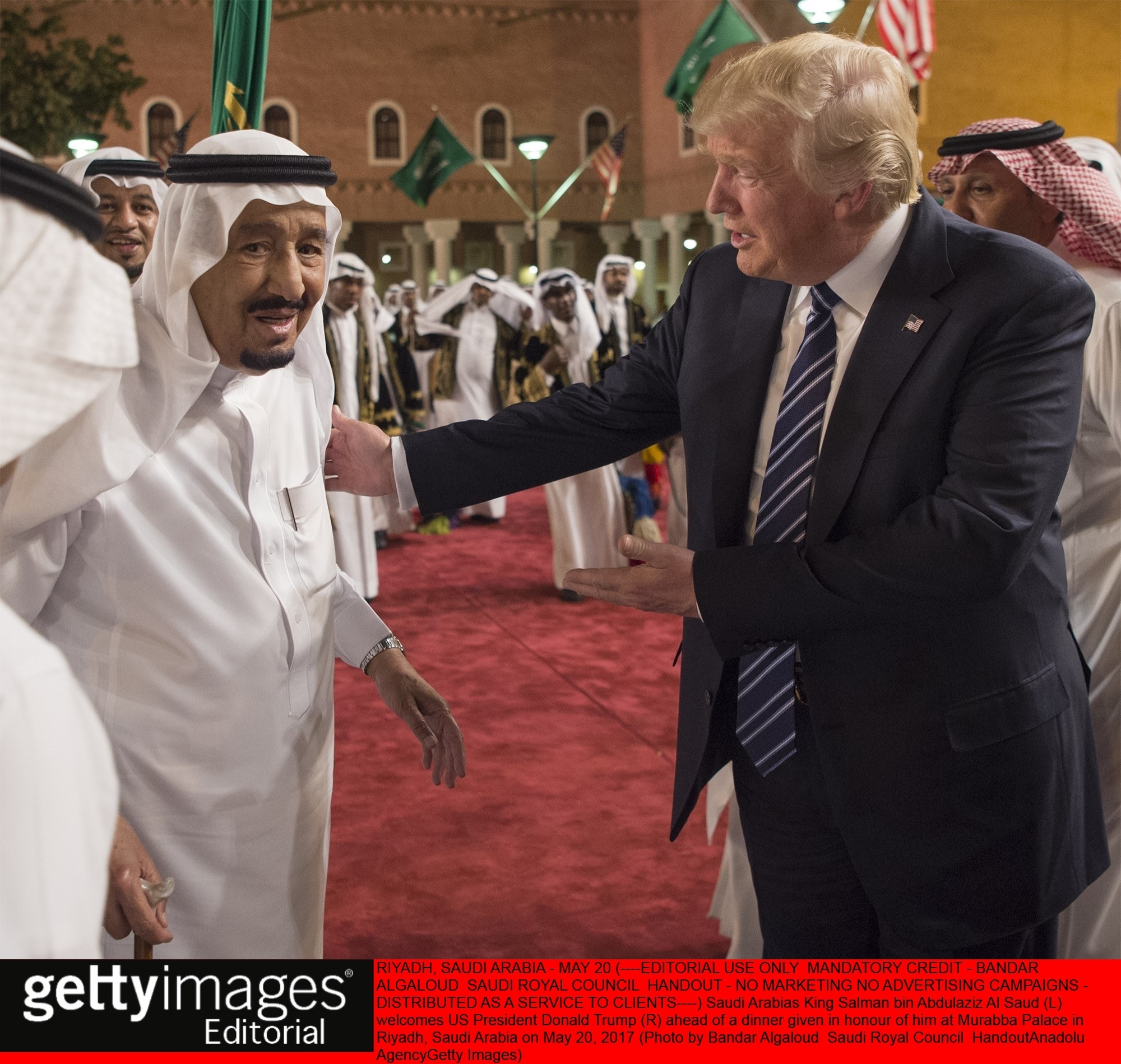 Saudi Arabia's King Salman bin Abdulaziz Al Saud (L) welcomes U.S. President Donald Trump (R) ahead of a dinner given in honour of him at Murabba Palace in Riyadh, Saudi Arabia