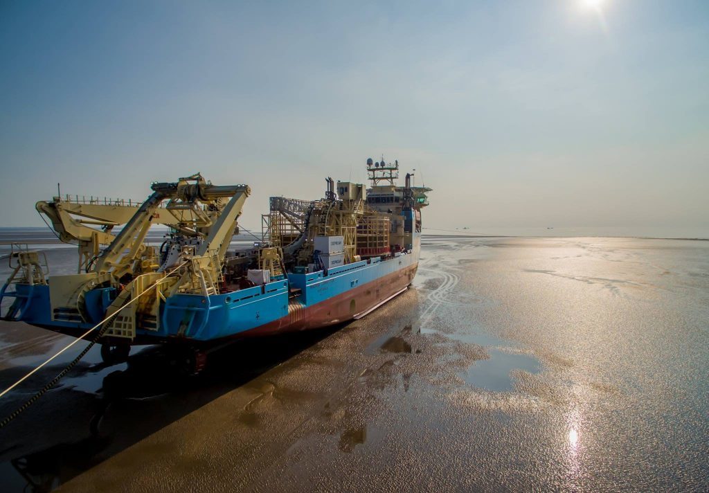 Video Stunning Video Of Maersk Vessel Grounded On A Beach News For The Energy Sector 0020