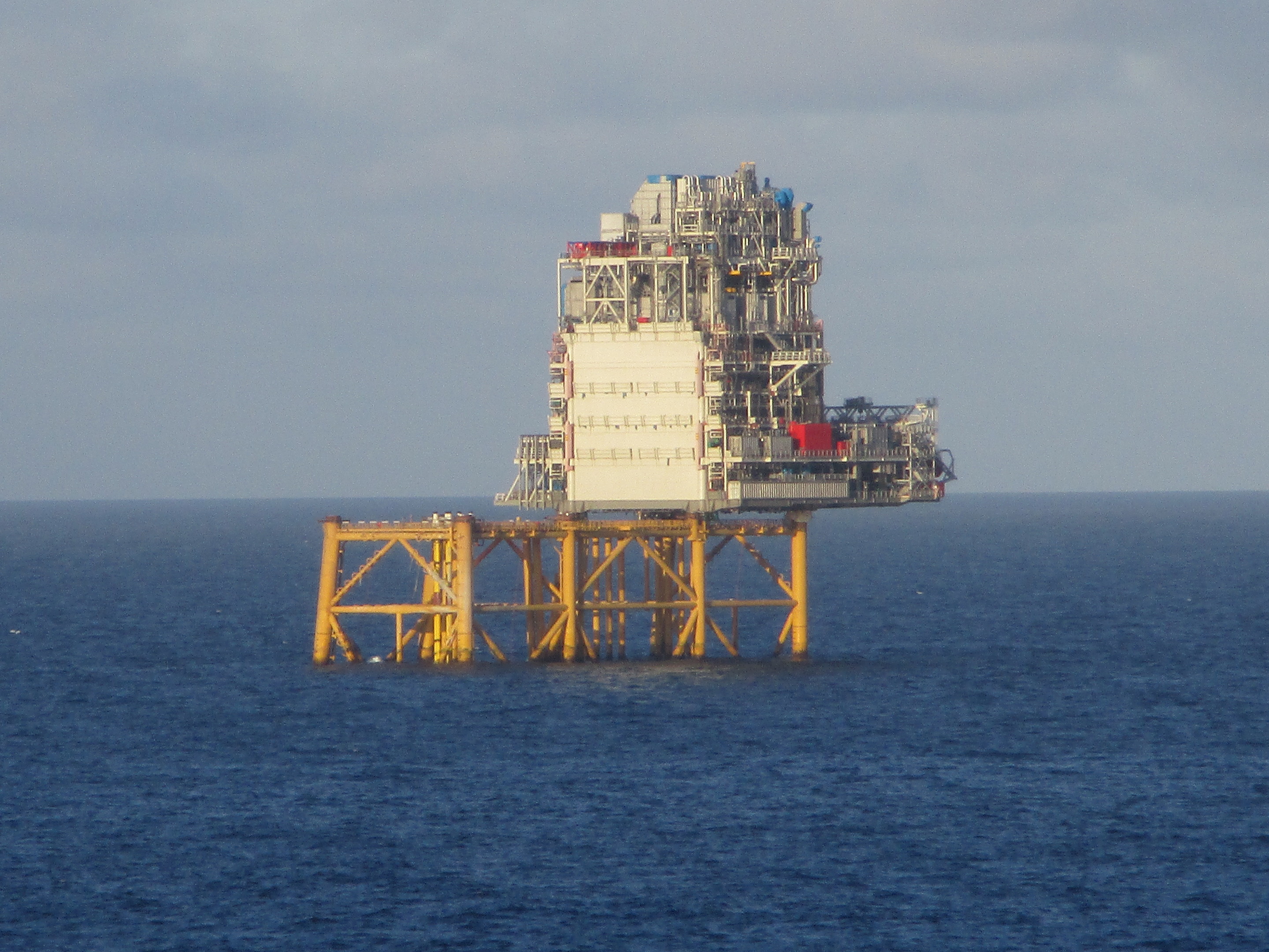 The utility module on top of Mariner jacket. Seen from the Mariner B Floating Storage Unit. Photo by Statoil.