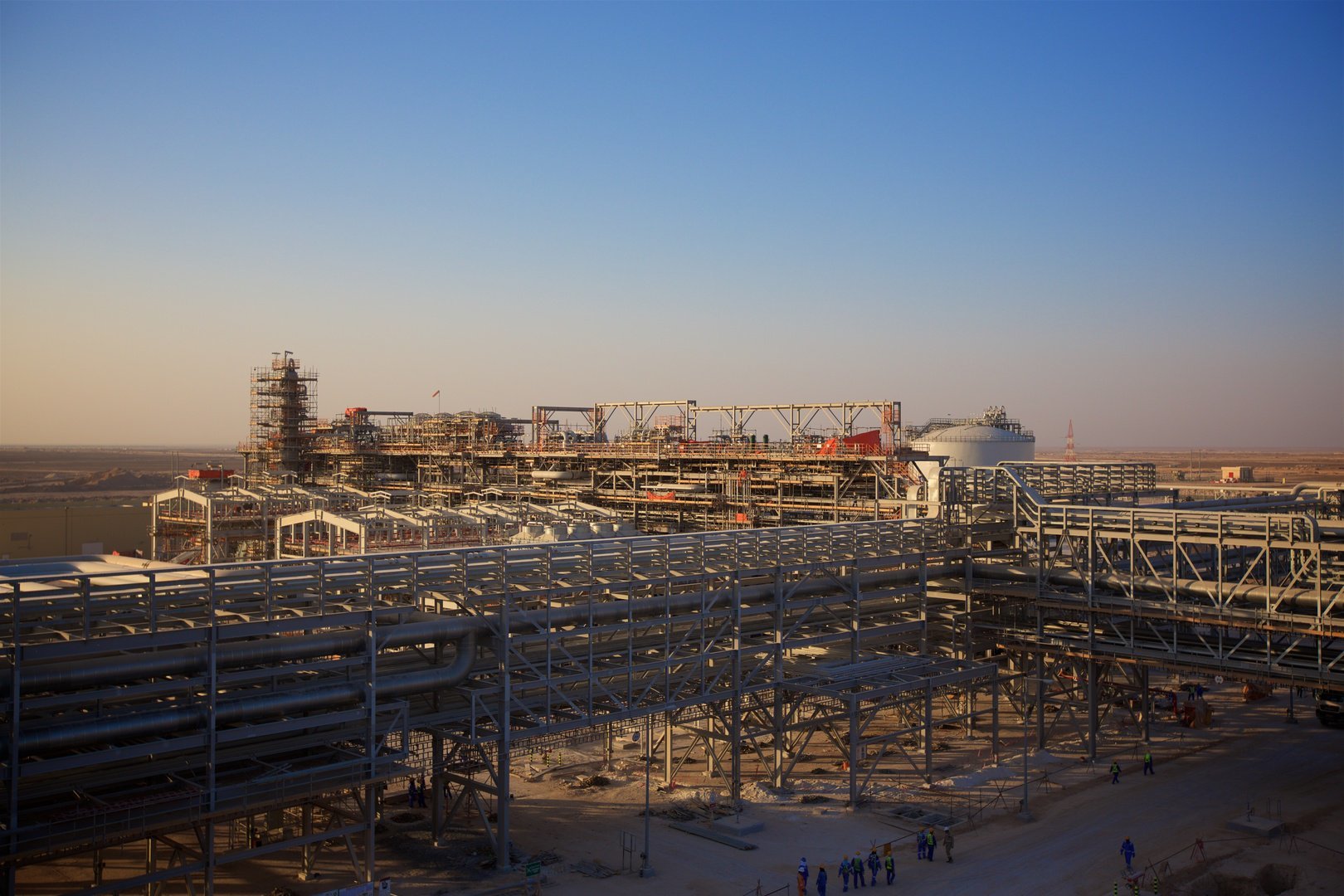 Infrastructure supporting the Khazzan oilfield development