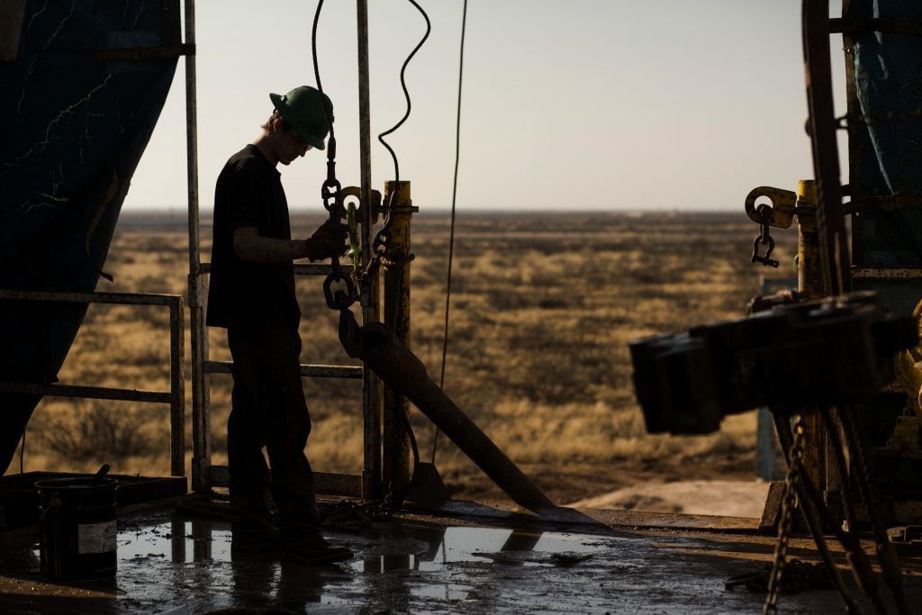 A worker waits to connect a drill bit on Endeavor Energy Resources LP's Big Dog Drilling Rig 22 in the Permian basin outside of Midland, Texas, U.S. Photographer: Brittany Sowacke/Bloomberg