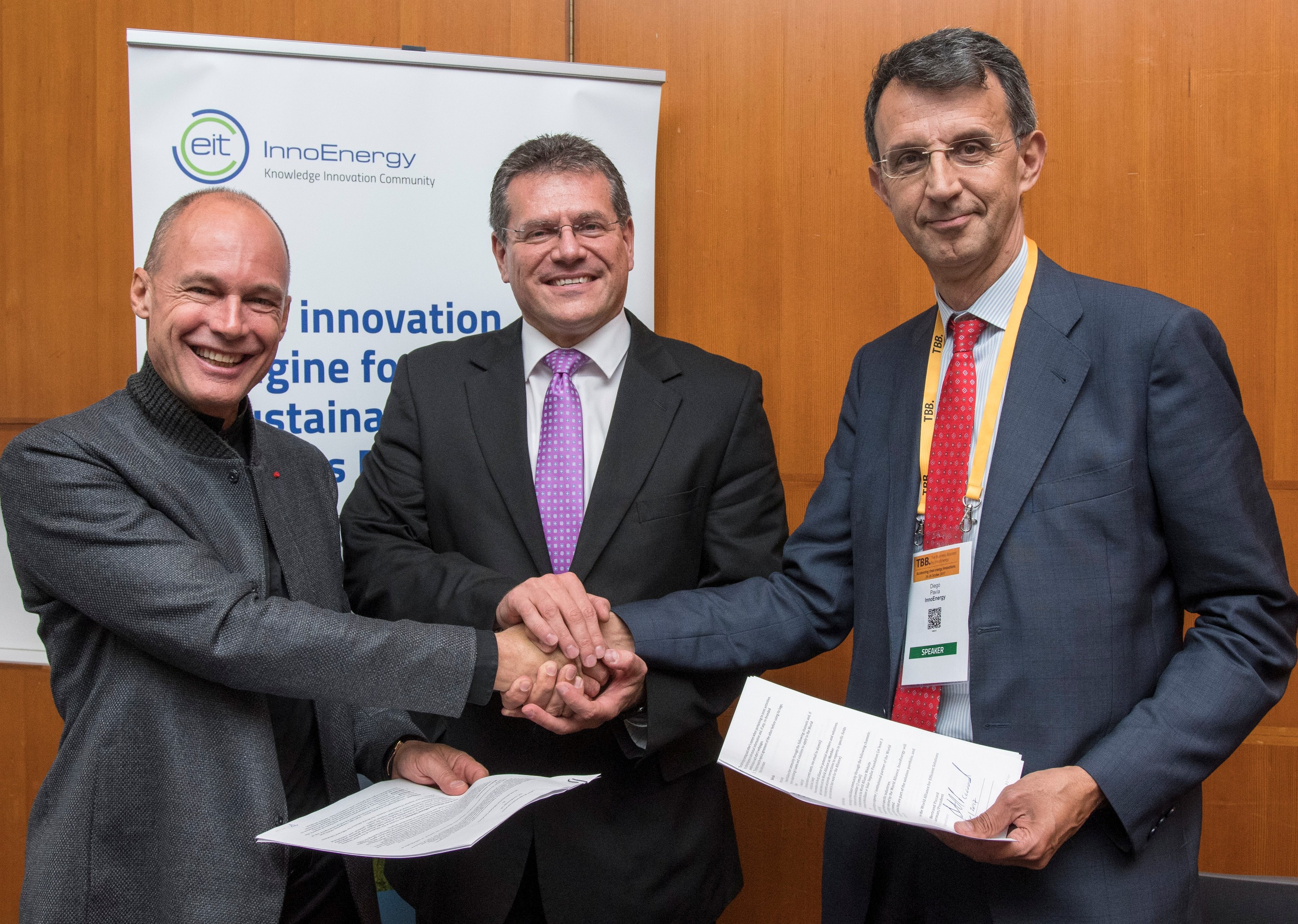 Maroš Šefčovič, Vice-President, European Commission, in charge of the Energy Union, Dr. Bertrand Piccard, Initiator Chairman, Solar Impulse Foundation (the sole World Alliance backer)
and Diego Pavia, CEO, InnoEnergy.